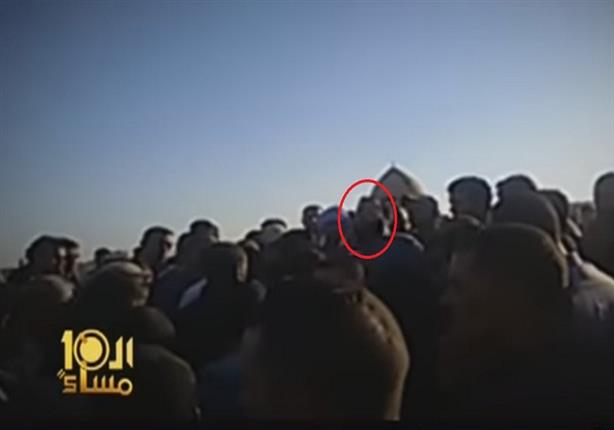 خطيب مسجد يثير البلبلة خلال تشييع جنازة أحد شهداء سيناء - فيديو