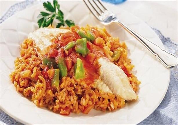 طريقة عمل طاجن السمك بالأرز الأحمر