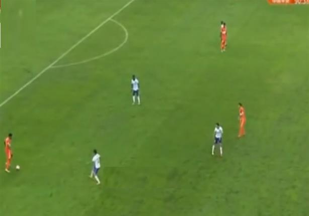 سجدة "إيفونا" عقب احرازه لأول أهدافه مع فريقه الصيني - فيديو