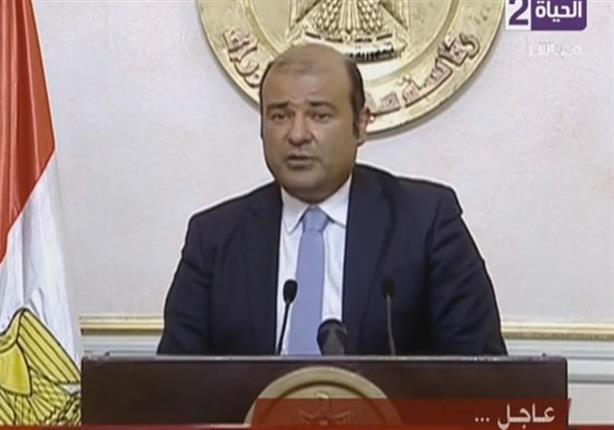 وزير التموين يعلن استقالته على الهواء في مؤتمر صحفي 