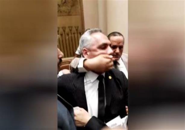 برلماني لمرتضى منصور: "لو انت راجل اعمل حاجة" - فيديو