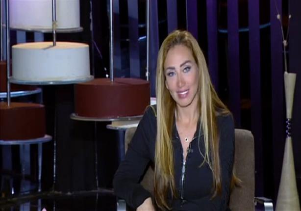 بالفيديو- سقوط شعر ريهام سعيد "المستعار" على الهواء