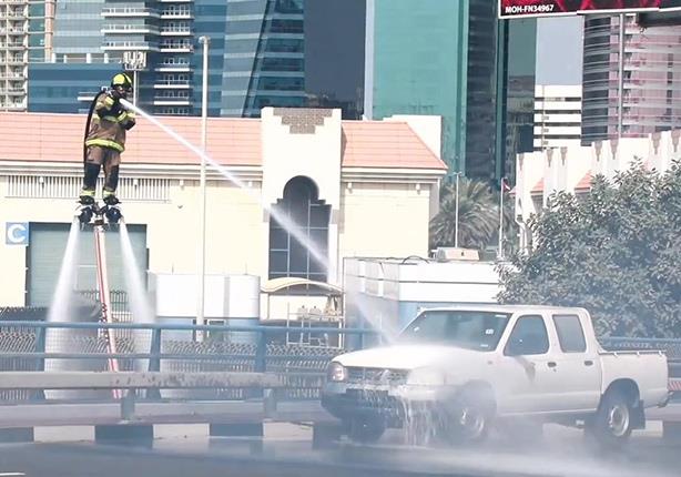 دبي تستعين بـ"الدولفين المائي" لمكافحة الحرائق.. فيديو