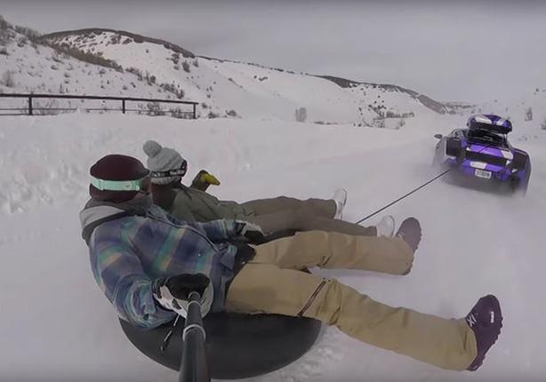 بالفيديو.. مغامرون يتزلجون على الجليد بواسطة سيارة لامبورجيني