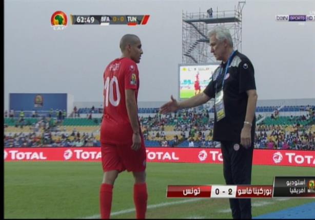 لاعب تونس يرفض مصافحة مدربه