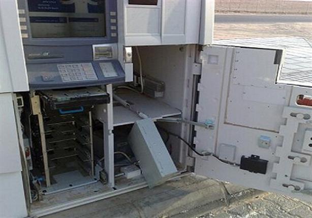 بالفيديو - رد فعل جندي سعودي عثر على ماكينة "ATM" مفتوحة ومليئة بالنقود