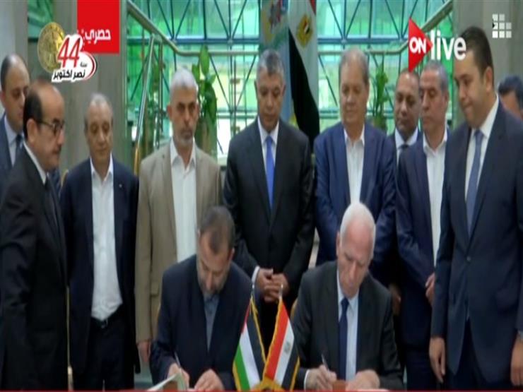 لحظة توقيع اتفاقية المصالحة بين حركتي "فتح" و"حماس"-فيديو