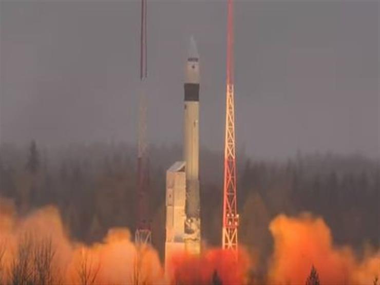 لحظة إطلاق صاروخ روسي يحمل قمرًا صناعيًا أوروبيًا 
