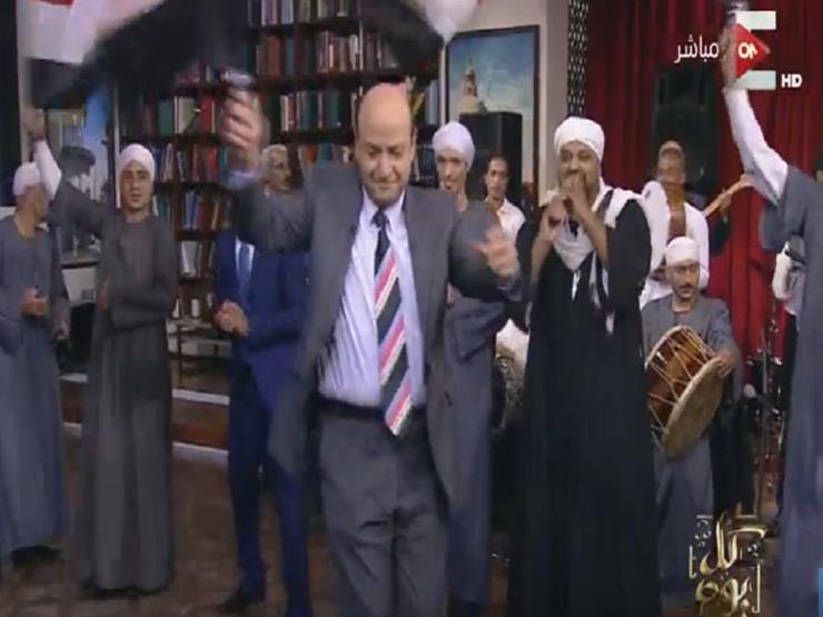 وصلة رقص شعبي لعمرو أديب على الهواء احتفالًا بصعود مصر لمونديال روسيا-فيديو