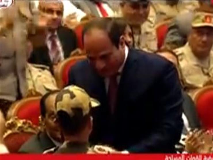 الرئيس السيسي يقدم التحية لنجل الشهيد أحمد المنسي 