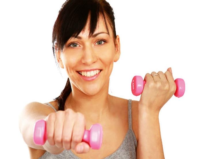 تمارين رياضية لتنشيط عضلات الجسم باستخدام الأوزان الخفيفة