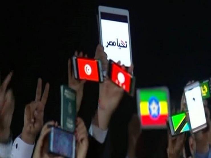 شباب العالم يرفعون أعلام بلادهم في منتدى شرم الشيخ-فيديو