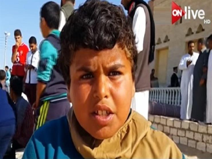 طفل فقد والده بحادث الروضة: "مش خايف من الإرهاب والموت وهفضل أصلى في مسجد الروضة