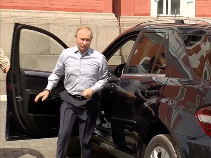 بالفيديو.. سيارة الرئيس بوتين التي رفض استقلالها للبيع بـ21 مليون جنيه