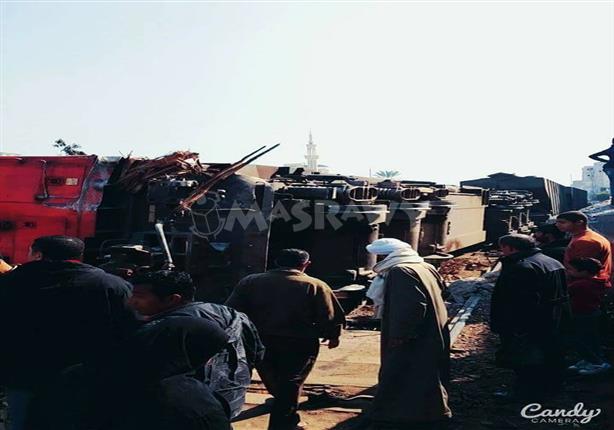 بالفيديو- لحظة انقلاب قطار بضائع يحمل 50 طن قمح بالدقهلية بالفيديو- لحظة انقلاب قطار بضائع يحمل 50 طن قمح بالدقهلية