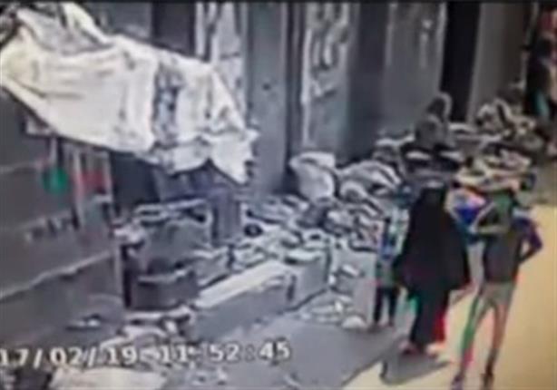 سيدة تكشف تفاصيل الاعتداء عليها بـ"ساطور" مع زوجها في السوق سيدة تكشف تفاصيل الاعتداء عليها بـ"ساطور" مع زوجها في السوق