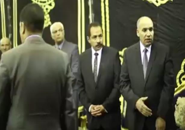 مدير أمن الأسكندرية يتلقي عزاء شهداء الشرطة بمسجد القائد إبراهيم