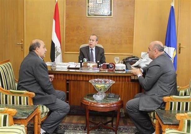 محافظ دمياط مع مسؤولي مديرية التموين