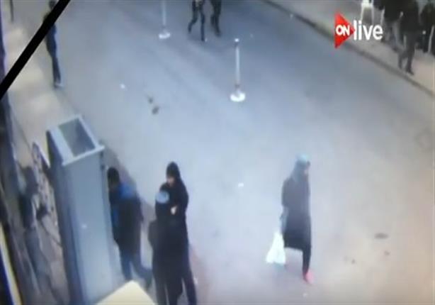 بالفيديو - كاميرات المراقبة ترصد لحظة تفجير انتحاري نفسه أمام كنيسة المرقسية