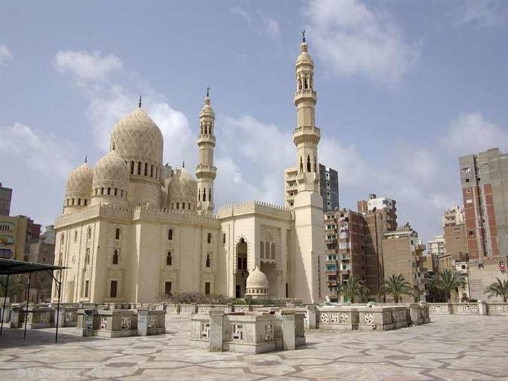 تاريخ بناء مسجد "أبو العباس المرسي" .. الذي يتمير بقبابه المميزة الشكل