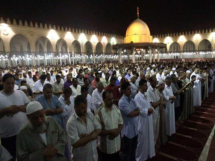 المسلمون يتحرون "ليلة القدر" في أوتار العشر الأواخر من رمضان المسلمون يتحرون "ليلة القدر" في أوتار العشر الأواخر من رمضان