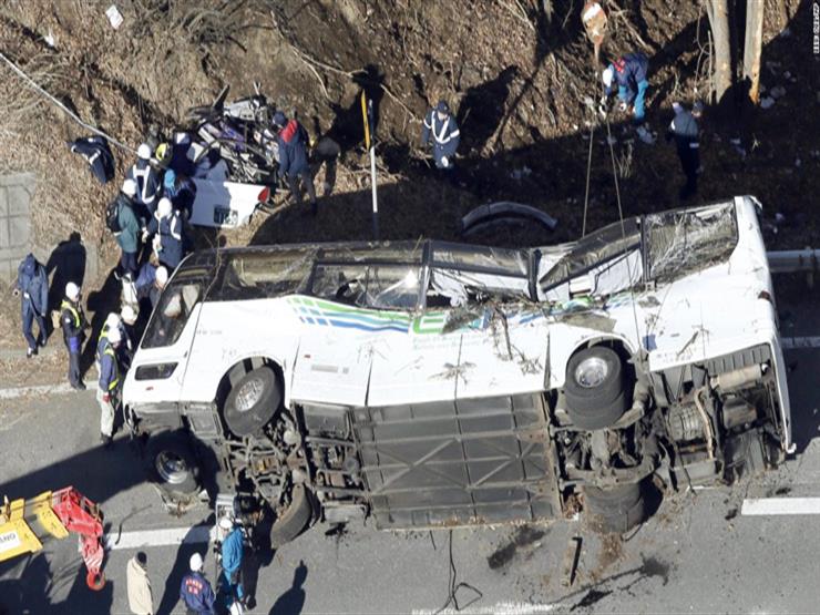 بالفيديو.. سيارة "طائرة" تحطم حافلة نقل ركاب وتقتل سائقها في اليابان