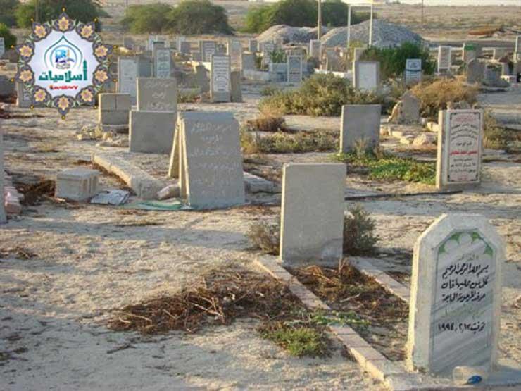 تذكركم بالآخرة.. علي جمعة يوضح حكم زيارة القبور في العيد 