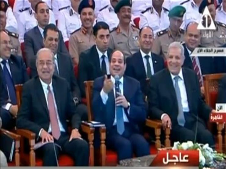 فيديو..السيسي يمازح محافظ القيوبية خلال حديث أحد شباب المحافظة