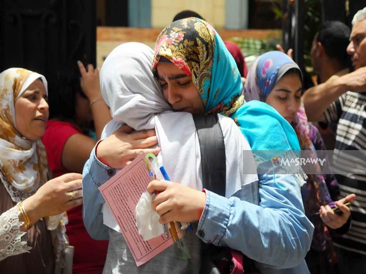 بالصور دموع وصراخ طالبات الثانوية العامة بالاسكندرية بس مصراوى