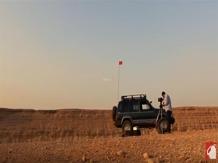 "عمر" يحول سيارته لمرصد فلكي متنقل لتنشيط السياحة