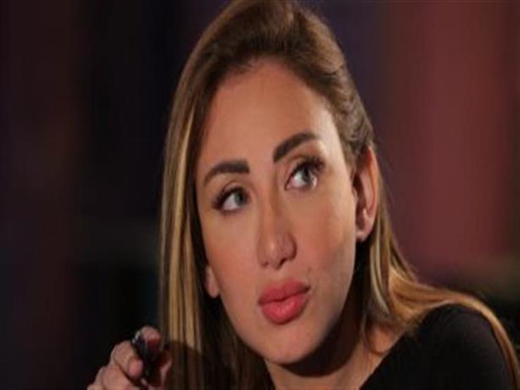 ريهام سعيد تهاجم خطوط الطيران المصرية بسبب فيديو تعطل التكييف بالطائرة 