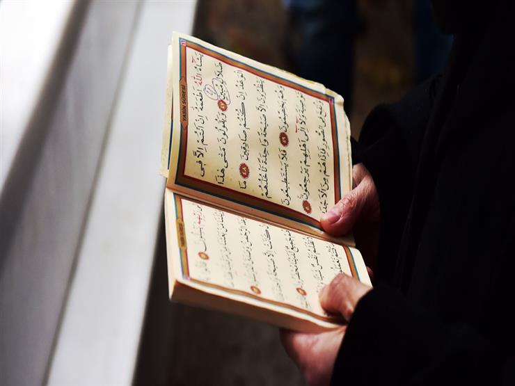 هل قراءة القرآن الكريم للمتوفي تفيده ام لا ؟