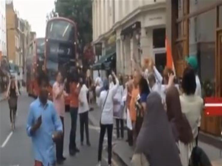 بالفيديو - احتجاجات المصريين بلندن على ما تبثه قناة الجزيرة 