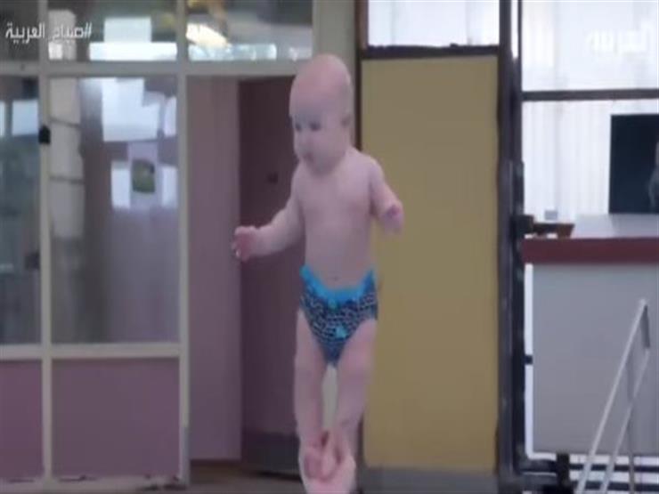 بالفيديو - هذه فوائد السباحة للأطفال الرضّع  
