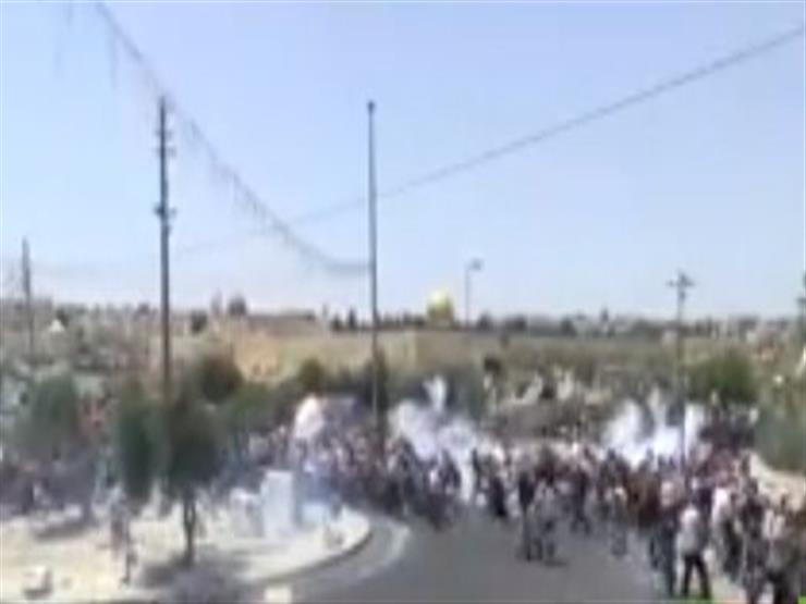 قوات الاحتلال تفرق مسيرة للفلسطينيين بالغاز المسيل للدموع والرصاص المطاطي 