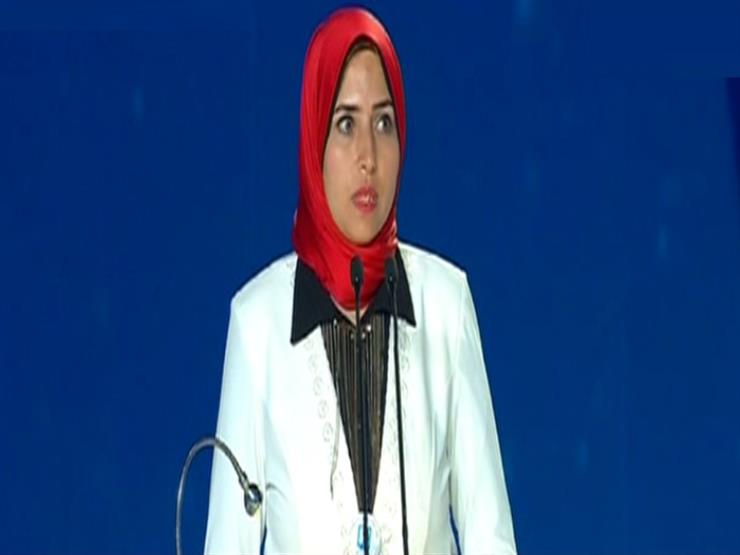 موقف محرج لفتاة أثناء مؤتمر الشباب بالإسكندرية - فيديو