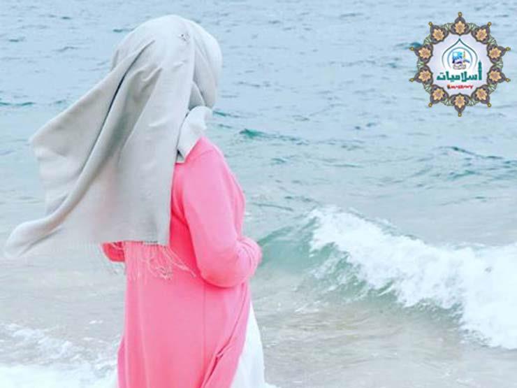 هل يجوز تخفيف الحجاب أمام أهل زوجي أثناء السفر فى المصيف؟