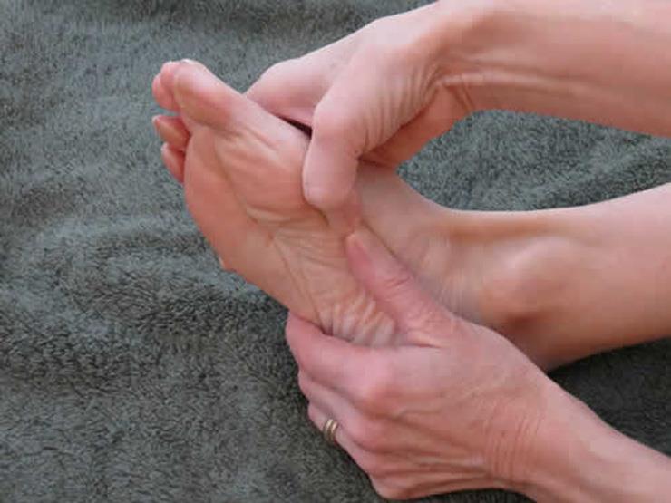 آلام القدم متنوعة- الأسباب والأعراض وطرق العلاج