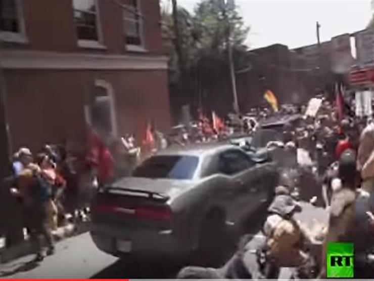 بالفيديو - لحظة دهس سيارة لمتظاهرين بولاية "فيرجينيا"