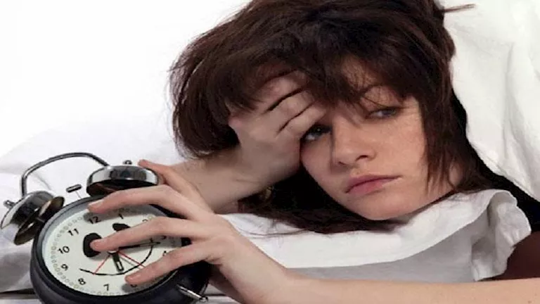 أزمة السهر.. كيف يدمر الأرق تركيزك ويشوش وعيك نهارا؟ 