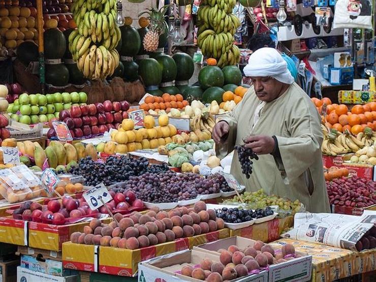 الطبقة الوسطى في مصر تتكيف لتبقى رغم أوجاع التقشف الطبقة الوسطى في مصر تتكيف لتبقى رغم أوجاع التقشف