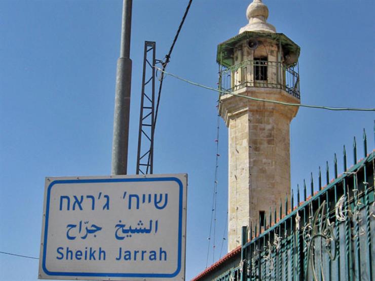 مستوطنون إسرائيليون يرسمون شعارات عنصرية في حي الشيخ جراح بالقدس