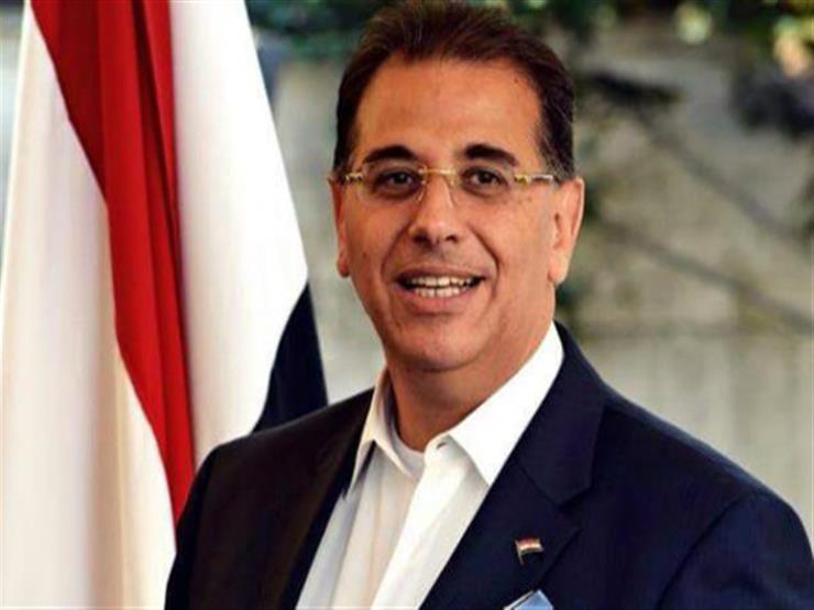 سفير مصر في تونس: المواطنون حضروا أمام السفارة قبل موعد فتح لجان الاستفتاء