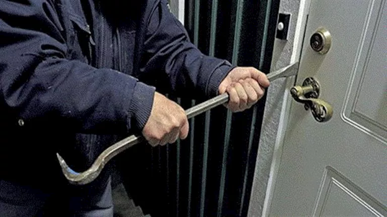 كيلو ذهب وعمارة سكنية.. الداخلية تكشف تفاصيل سرقة فيلا بالتجمع الخامس