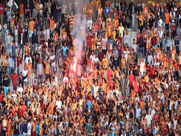 الأمن التونسي يطلق غازا مسيلا للدموع لتفريق جماهير الترجي.. ولاعبو الأهلي يغادرون الملعب الأمن التونسي يطلق غازا مسيلا للدموع لتفريق جماهير الترجي.. ولاعبو الأهلي يغادرون الملعب