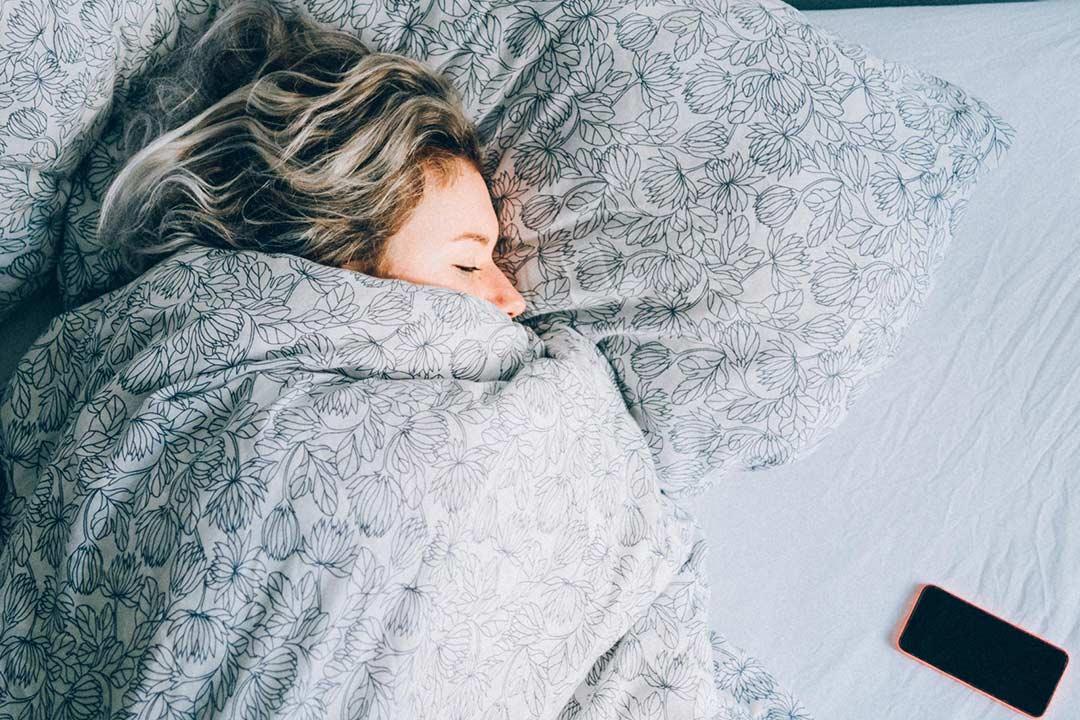 النوم بملابس ثقيلة في الشتاء يعرضك لمخاطر صحية