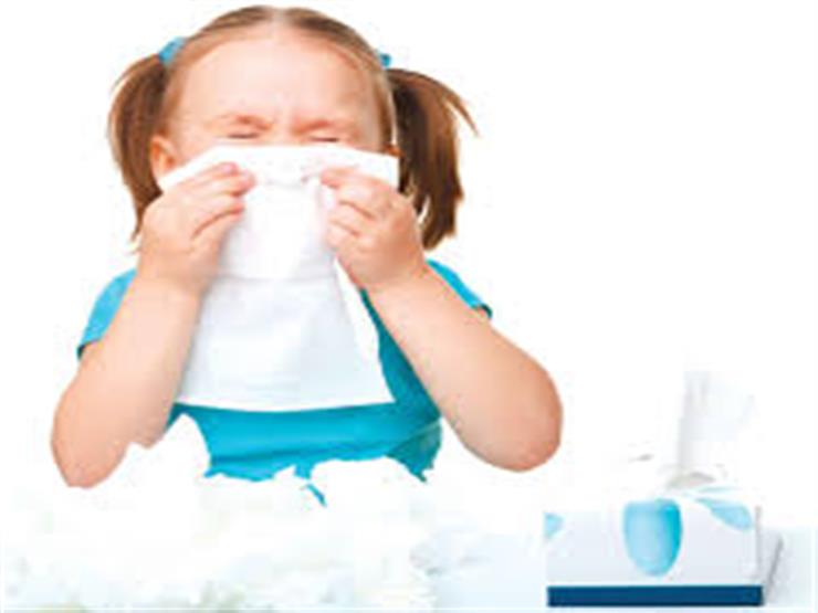 استشاري طب أطفال يوجه نصائح للأمهات للوقاية من نزلات البرد والأنفلونزا