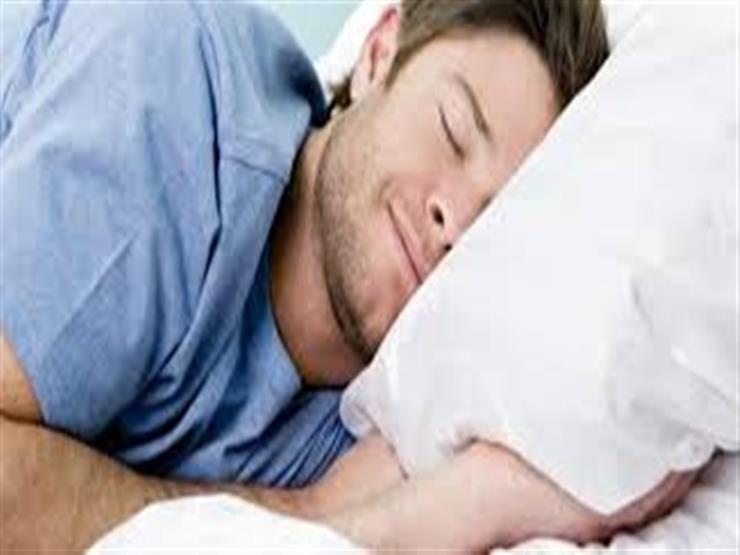 استشاري مناعة يوجه نصائح يجب اتباعها قبل النوم