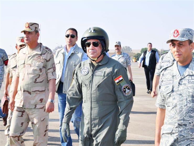 أسامة كمال عن ظهور السيسي بالزي العسكري:"تمنح المصريين الثقة"