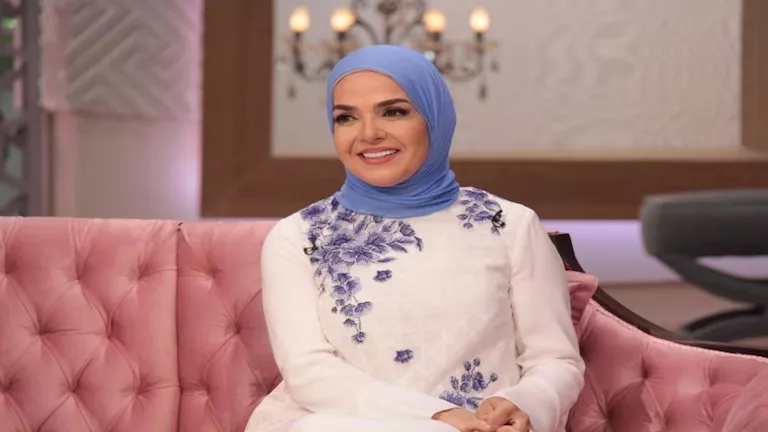 "يا ترى بعمل إيه مع تووليت؟".. منى عبدالغني تشوق جمهورها لعمل جديد 